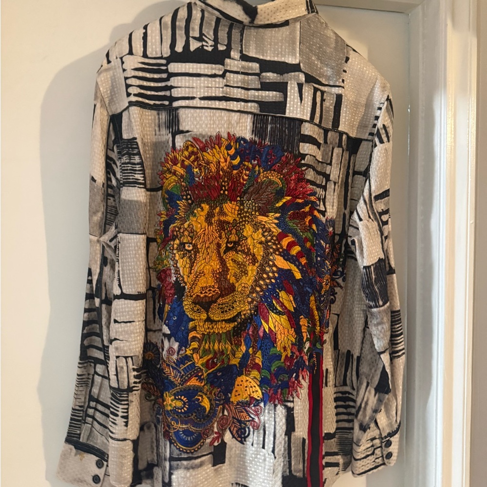 Robert Graham Abstract Black and White Shirt with Vibrant Lion Design